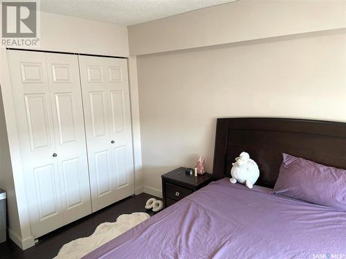 703 537 4Th Avenue N, Saskatoon, SK - Indoor Photo Showing Bedroom