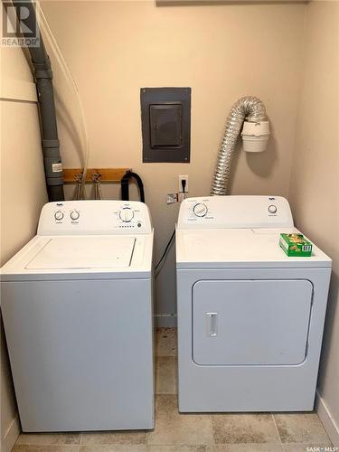 703 537 4Th Avenue N, Saskatoon, SK - Indoor Photo Showing Laundry Room