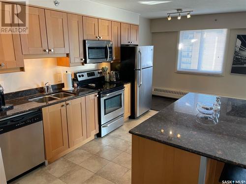 703 537 4Th Avenue N, Saskatoon, SK - Indoor Photo Showing Kitchen With Stainless Steel Kitchen With Double Sink