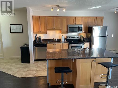 703 537 4Th Avenue N, Saskatoon, SK - Indoor Photo Showing Kitchen With Stainless Steel Kitchen