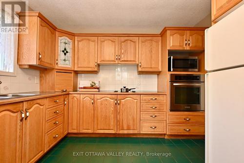 1932 Gore Line N, Whitewater Region, ON - Indoor Photo Showing Kitchen