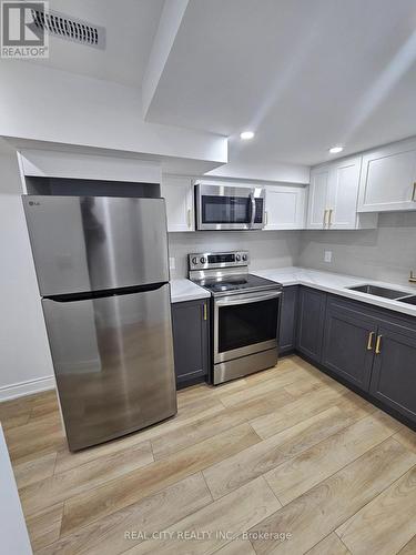 Bsment - 514 Kennedy Circle W, Milton, ON - Indoor Photo Showing Kitchen With Stainless Steel Kitchen With Double Sink