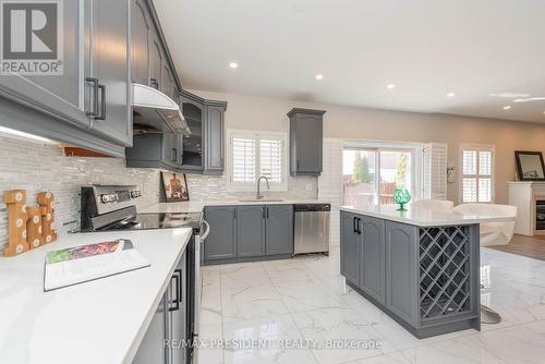 3 Carmel Crescent, Brampton, ON - Indoor Photo Showing Kitchen With Upgraded Kitchen