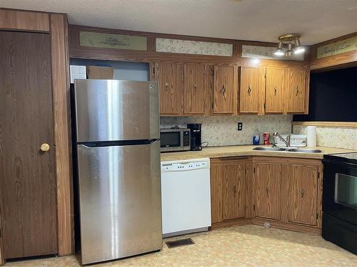 D8 1545 Main Street, Swan River, MB - Indoor Photo Showing Kitchen With Double Sink