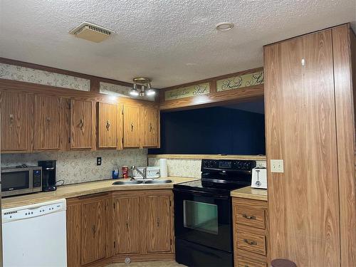 D8 1545 Main Street, Swan River, MB - Indoor Photo Showing Kitchen With Double Sink