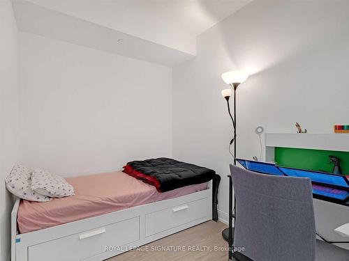 4802-181 Dundas St E, Toronto, ON - Indoor Photo Showing Bedroom