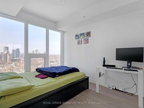 4802-181 Dundas St E, Toronto, ON - Indoor Photo Showing Bedroom