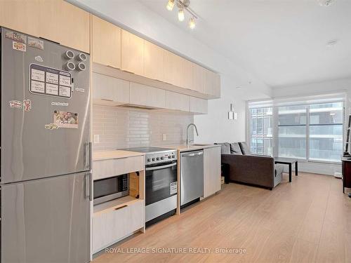 4802-181 Dundas St E, Toronto, ON - Indoor Photo Showing Kitchen