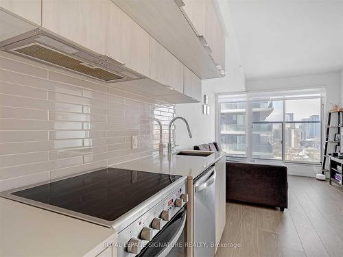 4802-181 Dundas St E, Toronto, ON - Indoor Photo Showing Kitchen