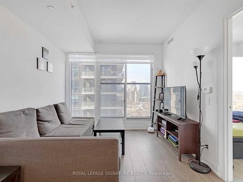 4802-181 Dundas St E, Toronto, ON - Indoor