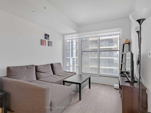 4802-181 Dundas St E, Toronto, ON - Indoor Photo Showing Living Room