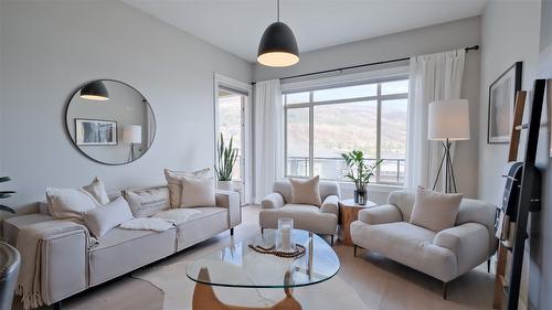 1786 Viewpoint Drive, West Kelowna, BC - Indoor Photo Showing Living Room