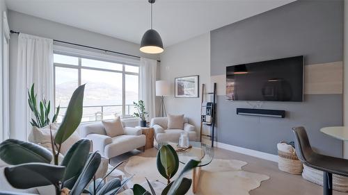 1786 Viewpoint Drive, West Kelowna, BC - Indoor Photo Showing Living Room