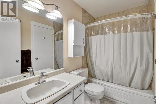 2125 Burtch Road Unit# 109, Kelowna, BC - Indoor Photo Showing Bathroom