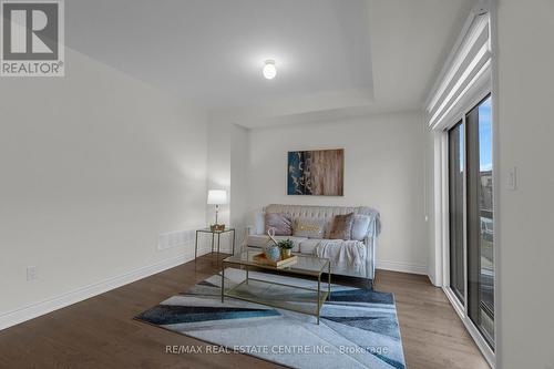 211 Tennant Circle, Vaughan, ON - Indoor Photo Showing Living Room