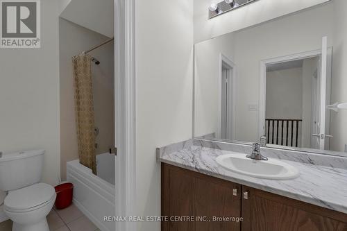 211 Tennant Circle, Vaughan, ON - Indoor Photo Showing Bathroom