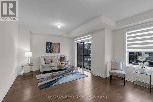 211 Tennant Circle, Vaughan, ON - Indoor Photo Showing Living Room