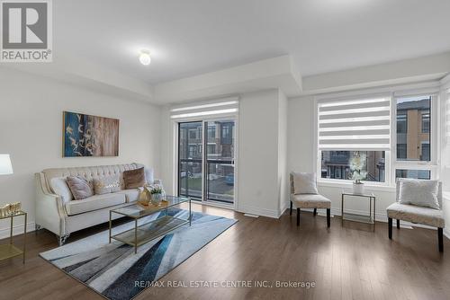 211 Tennant Circle, Vaughan, ON - Indoor Photo Showing Living Room