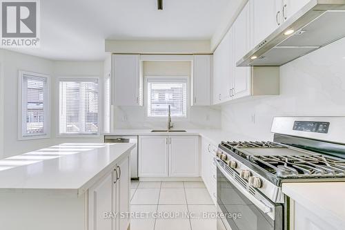 428 George Ryan Avenue, Oakville, ON - Indoor Photo Showing Kitchen With Upgraded Kitchen