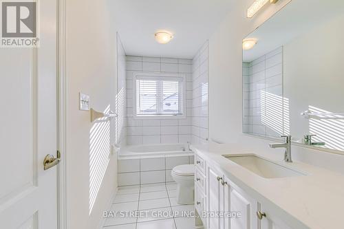 428 George Ryan Avenue, Oakville, ON - Indoor Photo Showing Bathroom