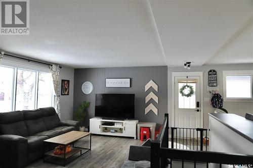 212 3Rd Avenue E, Shellbrook, SK - Indoor Photo Showing Living Room