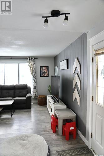 212 3Rd Avenue E, Shellbrook, SK - Indoor Photo Showing Living Room