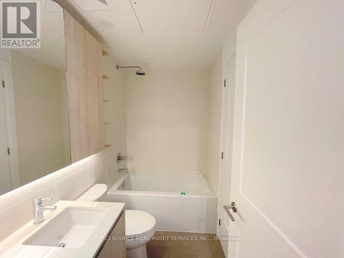 521 - 21 Park Street E, Mississauga, ON - Indoor Photo Showing Bathroom