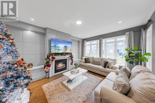 118 Lorne Thomas Place, New Tecumseth, ON - Indoor Photo Showing Living Room With Fireplace