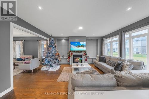 118 Lorne Thomas Place, New Tecumseth, ON - Indoor Photo Showing Living Room With Fireplace