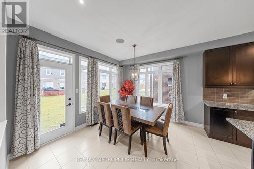 118 Lorne Thomas Place, New Tecumseth, ON - Indoor Photo Showing Dining Room