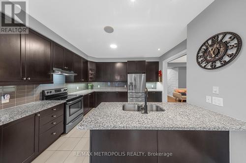 118 Lorne Thomas Place, New Tecumseth, ON - Indoor Photo Showing Kitchen With Stainless Steel Kitchen With Upgraded Kitchen