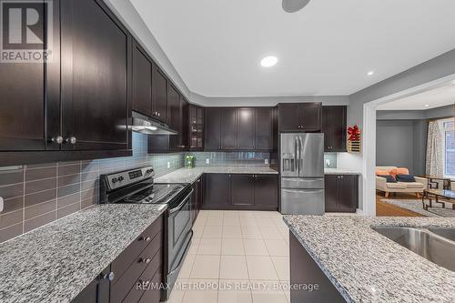 118 Lorne Thomas Place, New Tecumseth, ON - Indoor Photo Showing Kitchen With Stainless Steel Kitchen With Upgraded Kitchen