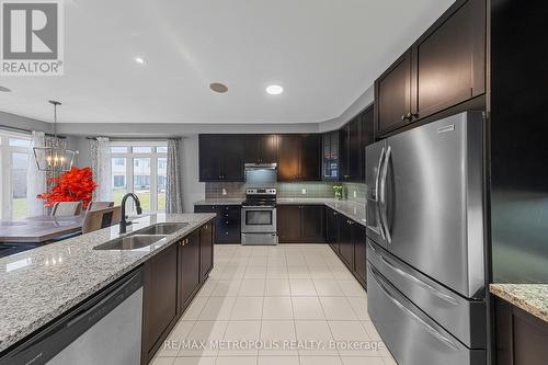 118 Lorne Thomas Place, New Tecumseth, ON - Indoor Photo Showing Kitchen With Stainless Steel Kitchen With Double Sink With Upgraded Kitchen