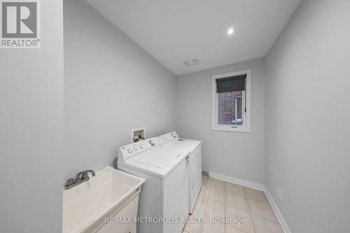 118 Lorne Thomas Place, New Tecumseth, ON - Indoor Photo Showing Laundry Room