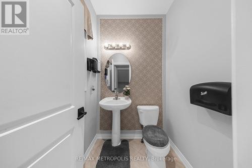 118 Lorne Thomas Place, New Tecumseth, ON - Indoor Photo Showing Bathroom