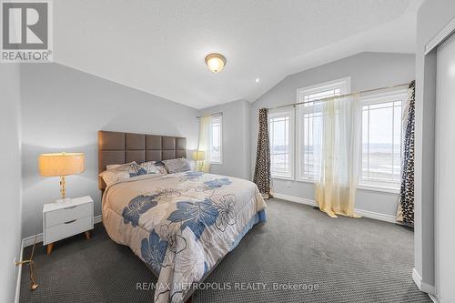 118 Lorne Thomas Place, New Tecumseth, ON - Indoor Photo Showing Bedroom