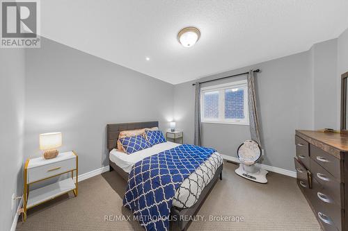 118 Lorne Thomas Place, New Tecumseth, ON - Indoor Photo Showing Bedroom