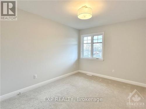 23 Kinver Private, Ottawa, ON - Indoor Photo Showing Other Room