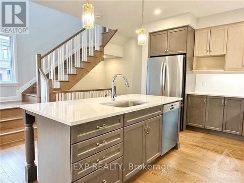 23 Kinver Private, Ottawa, ON - Indoor Photo Showing Kitchen