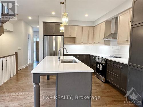 23 Kinver Private, Ottawa, ON - Indoor Photo Showing Kitchen With Upgraded Kitchen