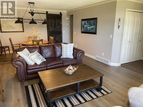 2330 Butt Road Unit# 329, West Kelowna, BC - Indoor Photo Showing Living Room