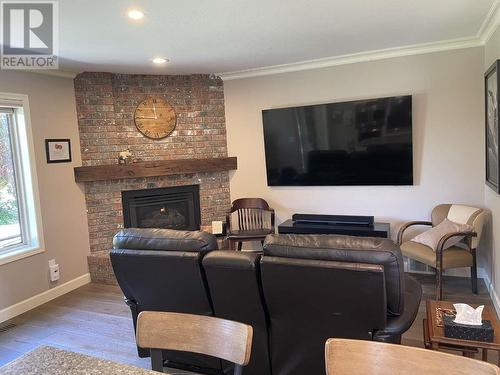 2330 Butt Road Unit# 329, West Kelowna, BC - Indoor Photo Showing Living Room With Fireplace