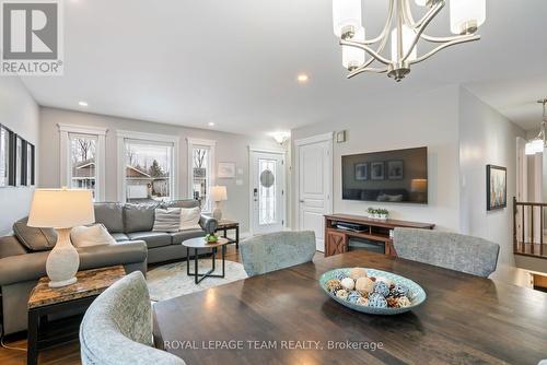 33 Christie Lane, North Dundas, ON - Indoor Photo Showing Living Room