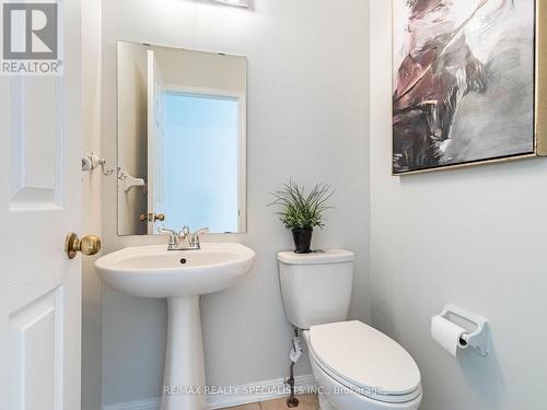 4 Longueuil Place, Whitby, ON - Indoor Photo Showing Bathroom