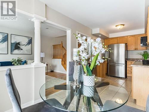 4 Longueuil Place, Whitby, ON - Indoor Photo Showing Kitchen