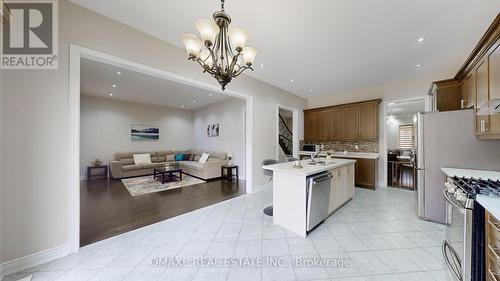 218 Bonnieglen Farm Boulevard, Caledon, ON - Indoor Photo Showing Kitchen With Upgraded Kitchen