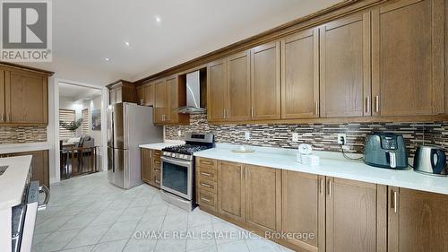 218 Bonnieglen Farm Boulevard, Caledon, ON - Indoor Photo Showing Kitchen With Upgraded Kitchen