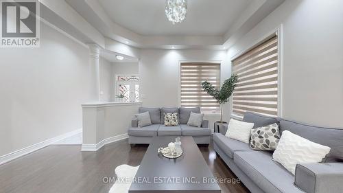 218 Bonnieglen Farm Boulevard, Caledon, ON - Indoor Photo Showing Living Room