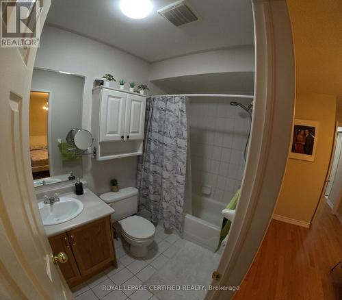 4490 Victory Court, Burlington, ON - Indoor Photo Showing Bathroom