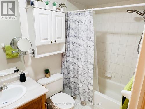 4490 Victory Court, Burlington, ON - Indoor Photo Showing Bathroom